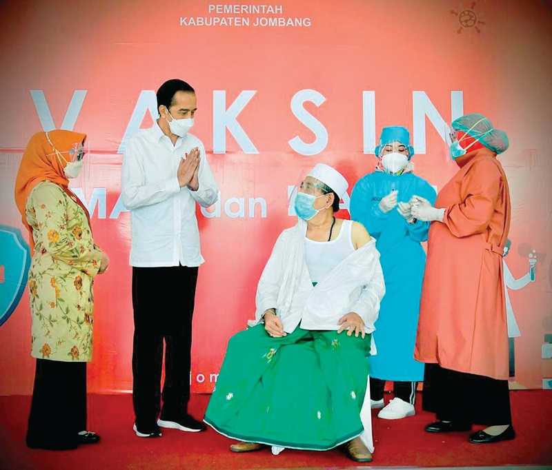Jokowi Perintahkan Percepat Vaksinasi di Jawa Timur