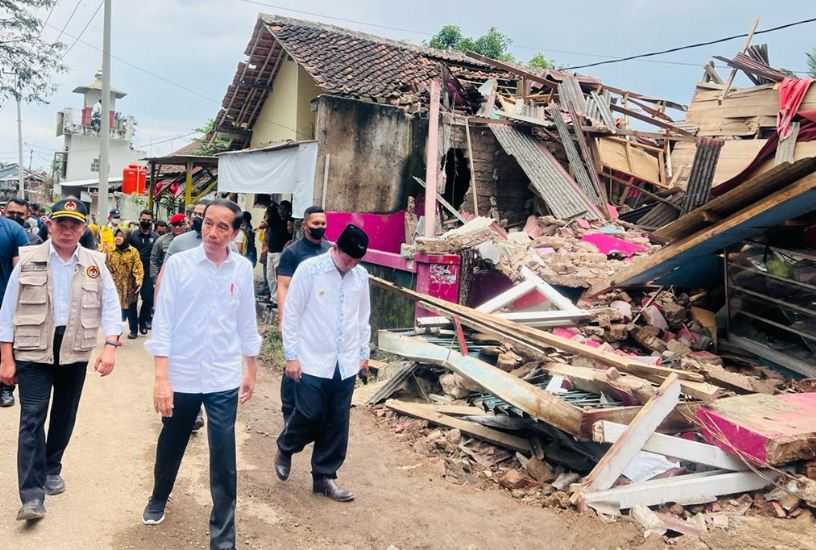 Jokowi Tinjau Lokasi Pembangunan Rumah untuk Korban Gempa Cianjur