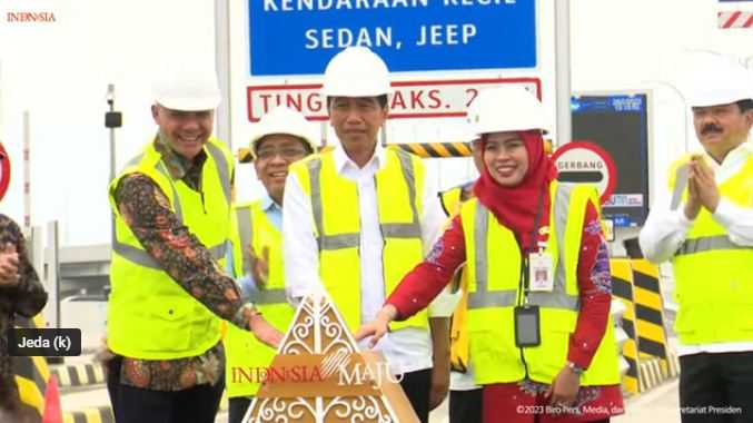 Jokowi: Tol Semarang-Demak Percepat Logistik dan Jadi Tanggul Laut