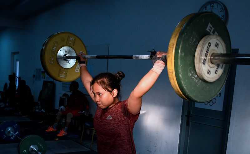 Juliana Klarisa Rebut Medali Emas Angkat Besi Kelas 55kg PON Papua