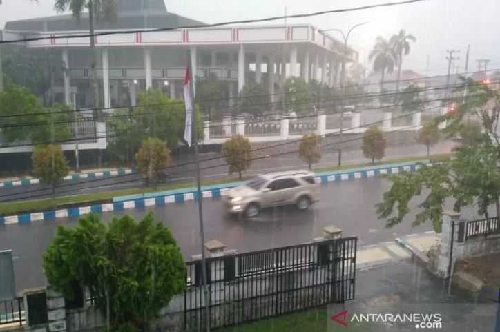 Jumat Ini Indonesia Cerah Berawan, Hanya Bengkulu Alami Hujan Petir