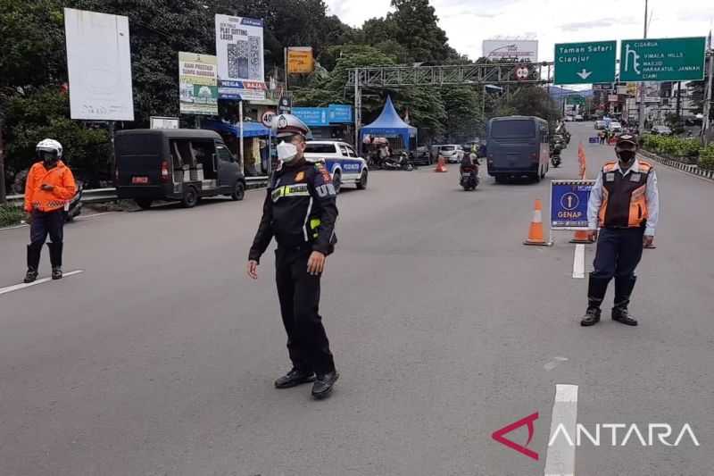 Jumlah Kendaraan di Jalur Puncak Berkurang 50 Persen