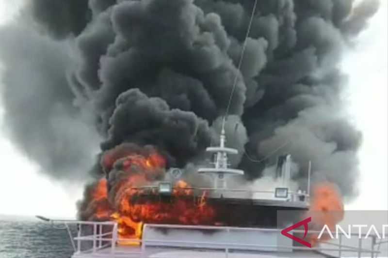 Kabar Gembira di Tengah Bencana, Semua ABK KM Lautan Papua Indah yang Terbakar di Probolinggo Selamat