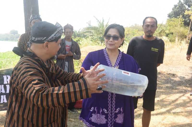 Kabar Gembira, Ribuan Benih Ikan Ditebar di Sungai Brantas