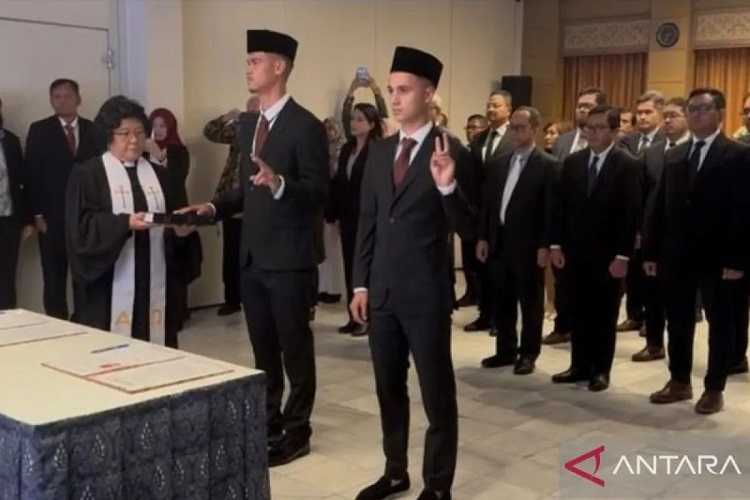 Kabar Gembira Semoga Ini Isyarat Timnas Bisa Tampil di Piala Dunia, Dua Pesepak Bola Hilgers dan Reijnders Resmi Jadi WNI