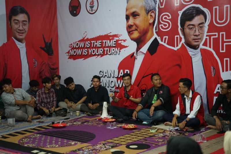 Kader Muda PDIP Sosialisasikan Ganjar dan Mahfud di Surabaya