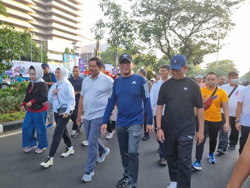 Kajati Jateng Ponco Hartanto dan PJ Gubernur Nana Sudjana Ikuti Fun Walk Harganas 2024