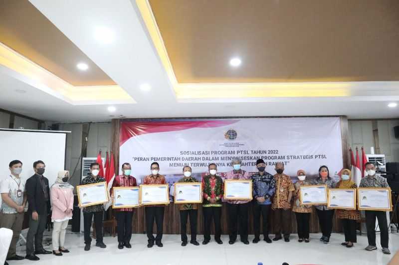 Kakanwil BPN Banten Raih Penghargaan dari Ombudsman