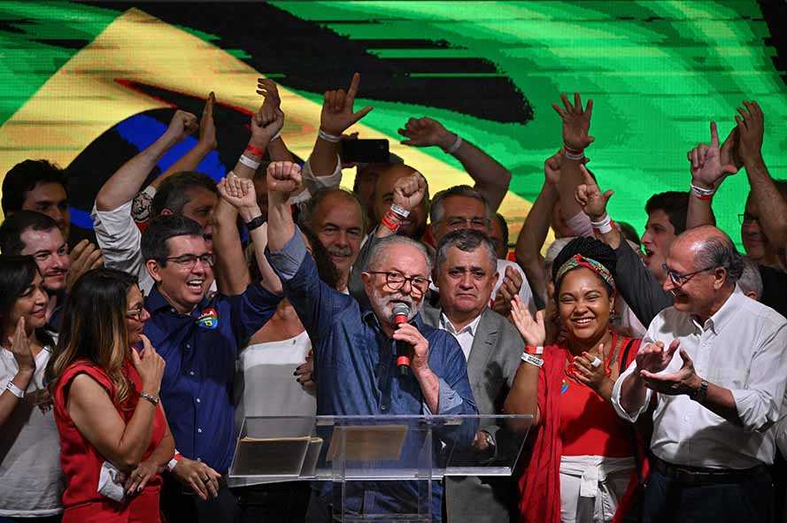 Kalahkan Bolsonaro, Lula Kembali Jadi Presiden Brasil