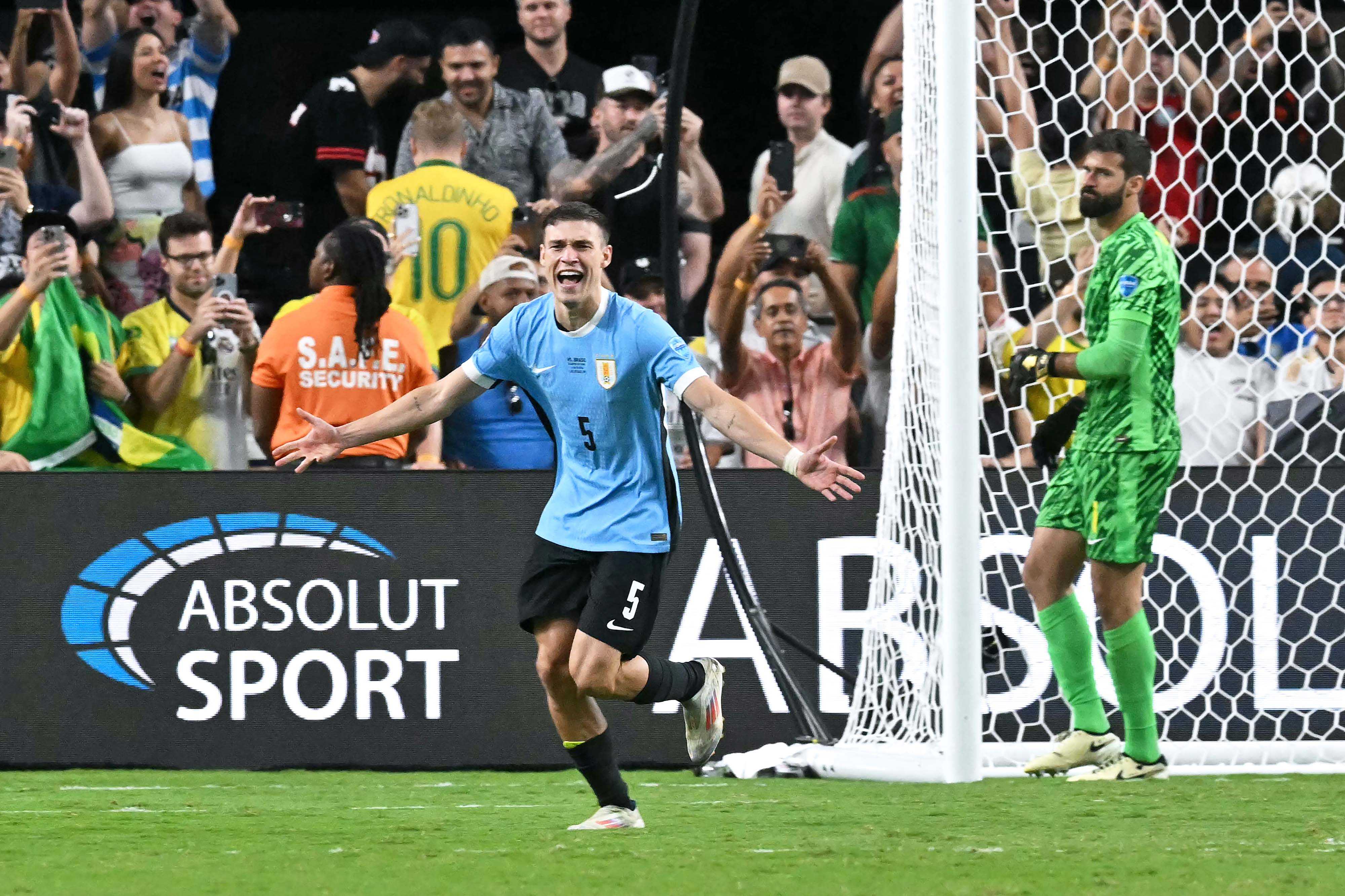 Kalahkan Brasil, Uruguay ke Semifinal