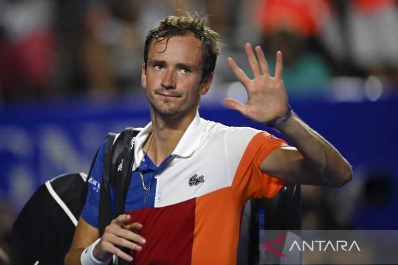 Kalahkan Tsitsipas, Medvedev Hadapi Rune di Final Italian Open