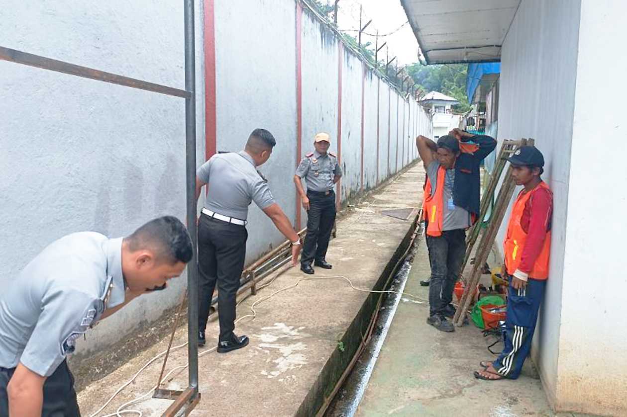 Kalapas Tarakan Monitoring Pembangunan Tembok Lapas