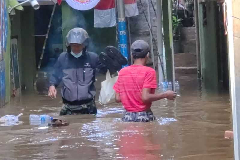 Kali Ciliwung Meluap, Dua RT di Permukiman Kebon Pala Terendam Banjir