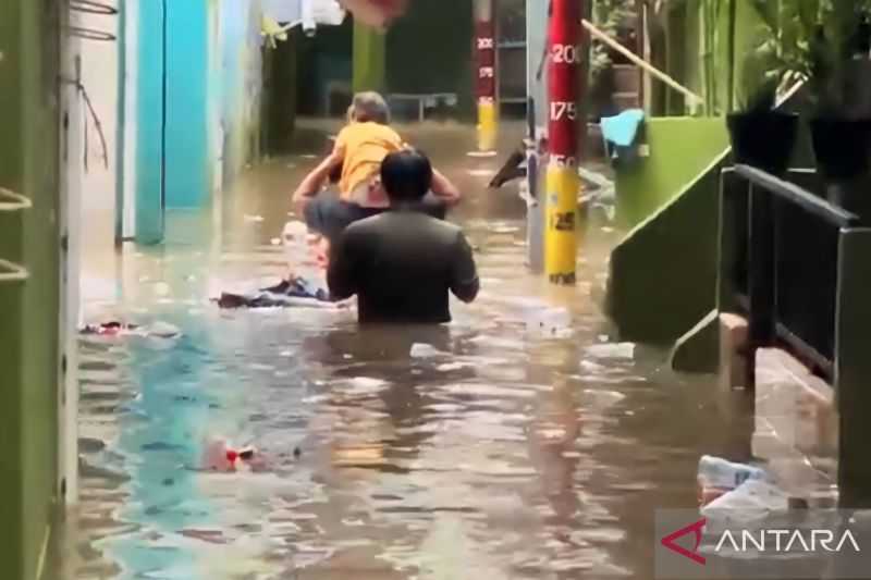 Kali Ciliwung Meluap, Warga Kebon Pala Jaktim Kebanjiran Lagi