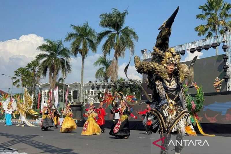 Kaltim Pamerkan Pesona IKN di Ajang Jember Fashion Carnaval
