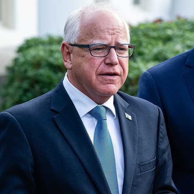 Kamala Harris Memilih Gubernur Minnesota Tim Walz sebagai Calon Wakil Presiden