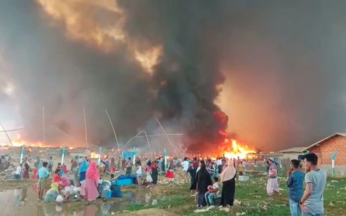 Kamp Rohingya Terbakar, Sejumlah Orang Tewas dan Ribuan Rumah Hancur