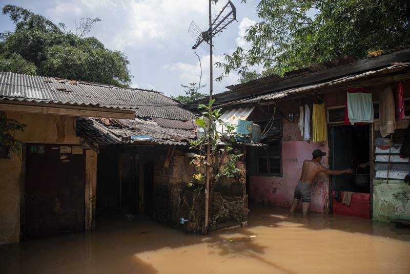 Kampung Baru Dilanda Banjir Akibat Luapan Kali Pesanggrahan