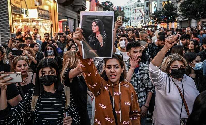 Kanada Berikan Sanksi Atas Tindakan Kasar Polisi Moral Iran dalam Protes Kematian Wanita Kurdi
