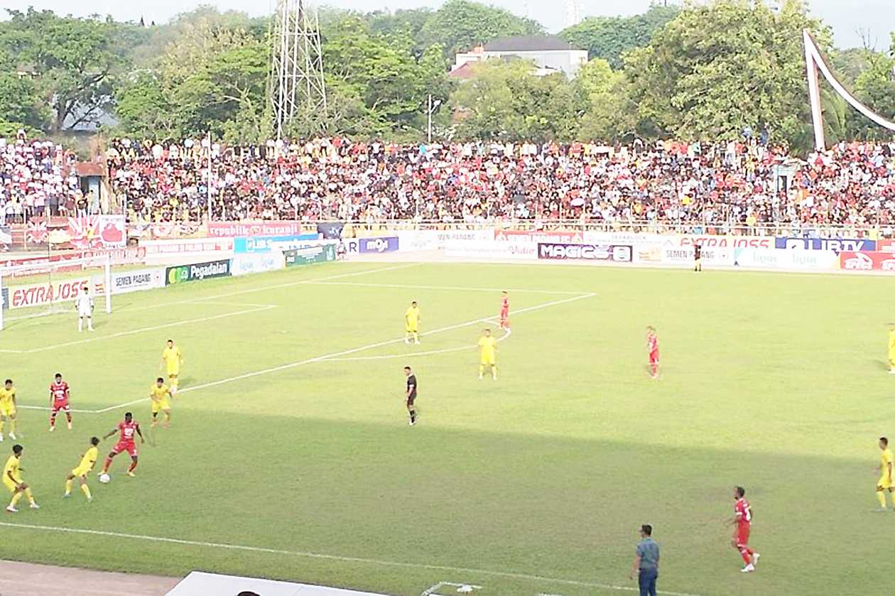 Kandaskan Sriwijaya, Semen Padang FC Rebut Puncak Klasemen