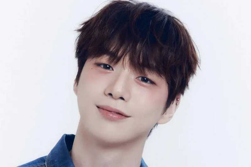 Kang Daniel Umumkan Nama Fan Club Baru 'FLOWD'