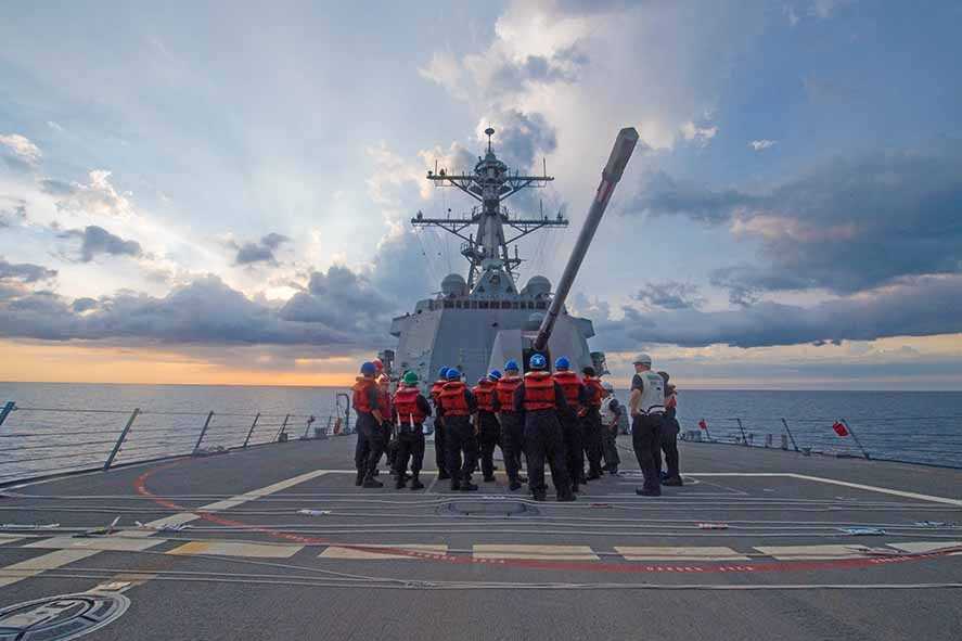Kapal Perang AS Berlayar di LTS