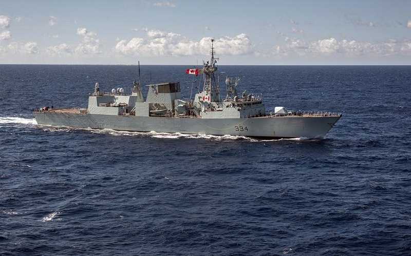 Kapal Perang Kanada Berlayar Melalui Selat Taiwan