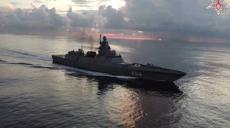 Kapal Perang Russia Berlabuh di Havana, Presiden Kuba Sambangi Pelabuhan