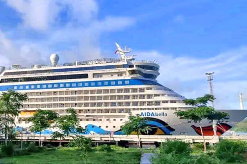 Kapal Pesiar Aida Bellla Singgah di Pelabuhan Lembar Bawa Wisatawan