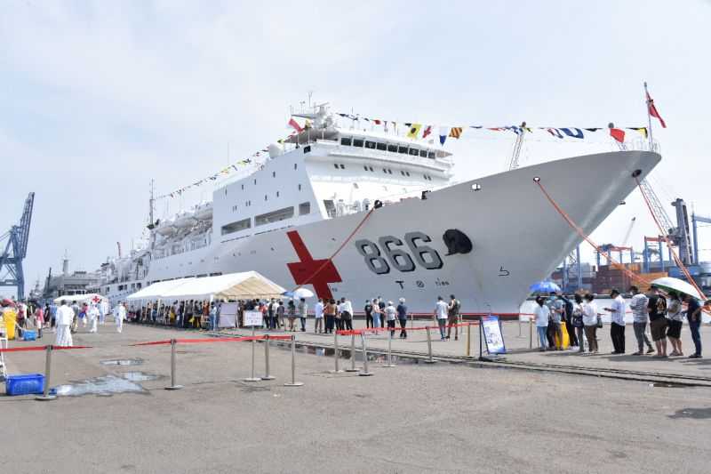 Kapal Rumah Sakit Angkatan Laut China Bersandar di  Tanjung Priok