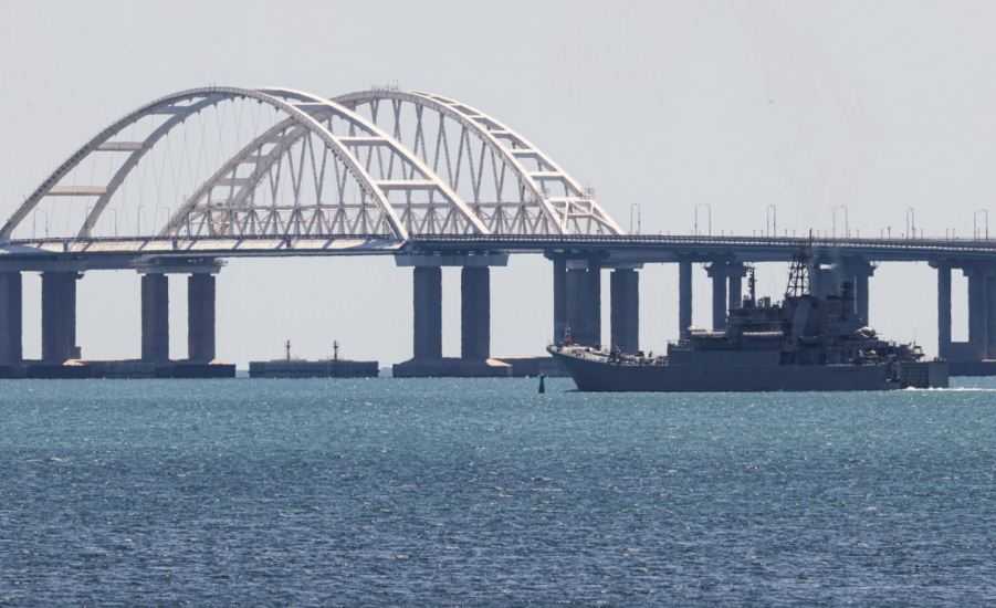 Kapal Tanker Rusia Dihantam Drone Ukraina di dekat Jembatan Krimea
