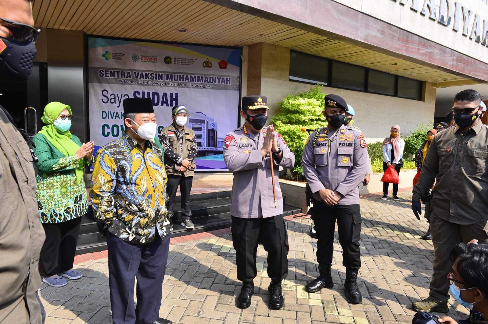 Kapolri Menggandeng Muhammadiyah Demi Mempercepat Vaksinasi Nasional