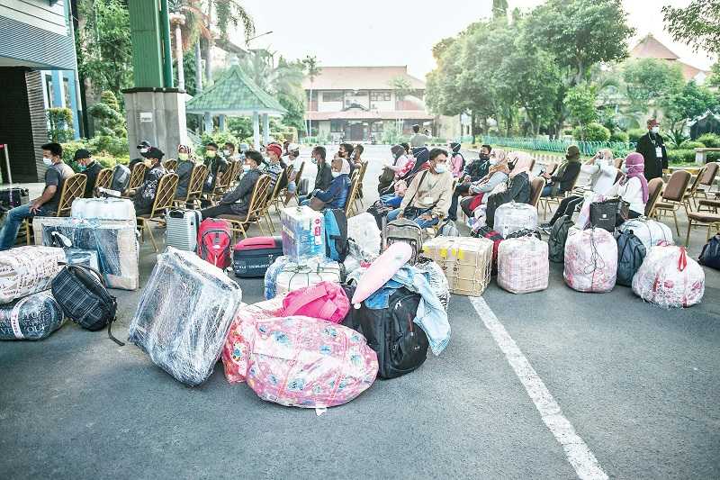 KARANTINA BURUH MIGRAN