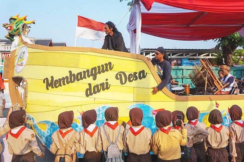 Karnaval Mobil Hias di Pekalongan