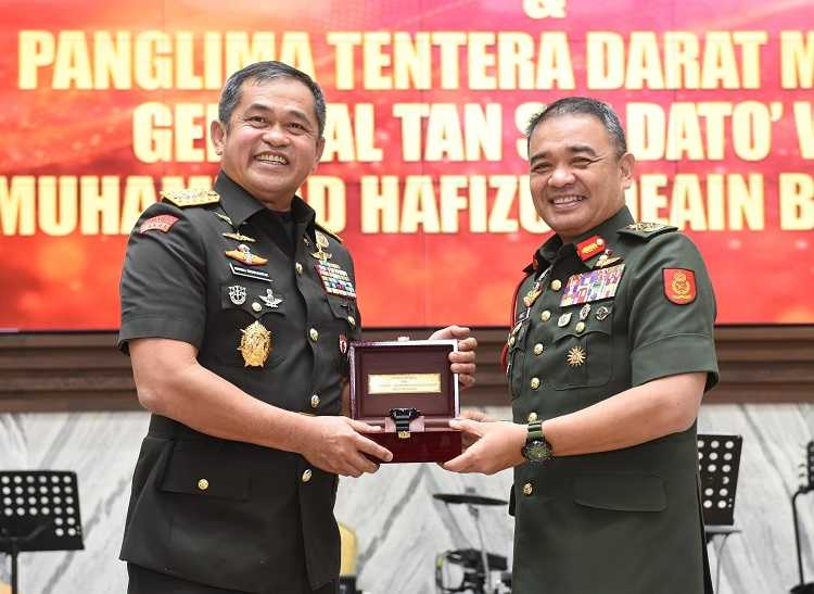 Kasad Bahas Tiga Hal Penting saat Terima Kunjungan Kehormatan Panglima Tentera Darat Malaysia