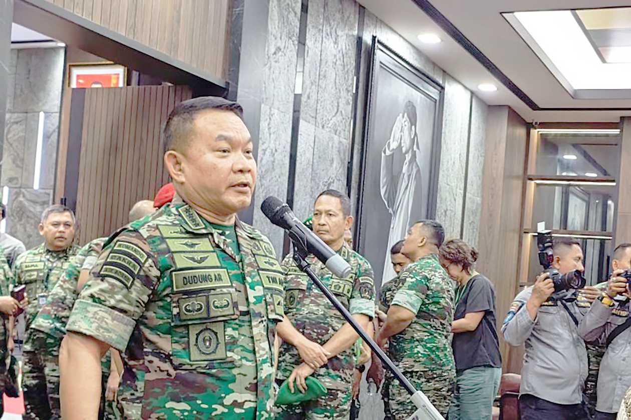 Kasad Berangkatkan Pasukan TNI AD Atasi Teror KKB di Papua