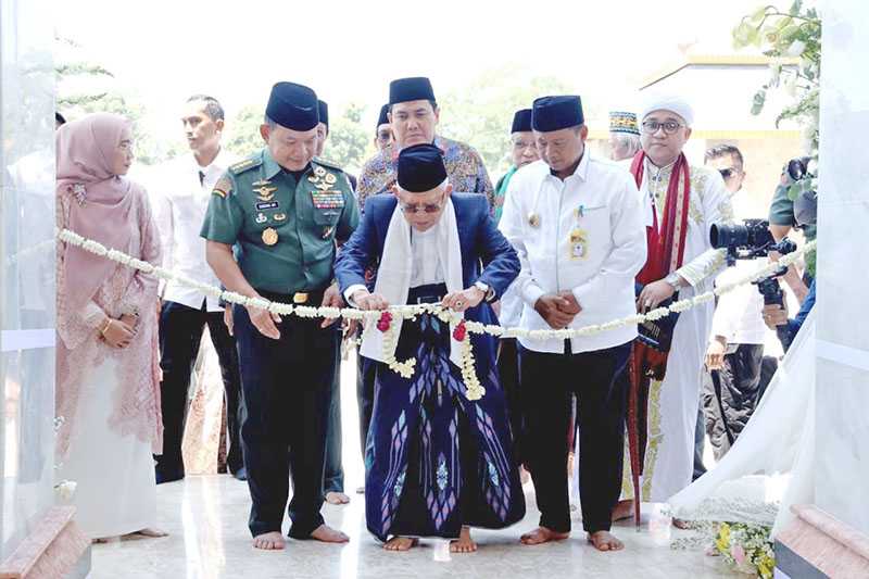 Kasad Dampingi Wapres Resmikan Sarana Ibadah  di Komplek Pemakaman Sunan Gunung Jati