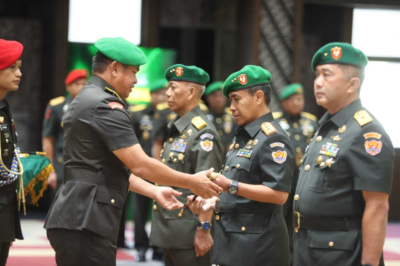 Kasad Jenderal TNI Maruli Simanjutak: Lulusan Seskoad Harus Kuasai Public Speaking dan Jago Nulis!