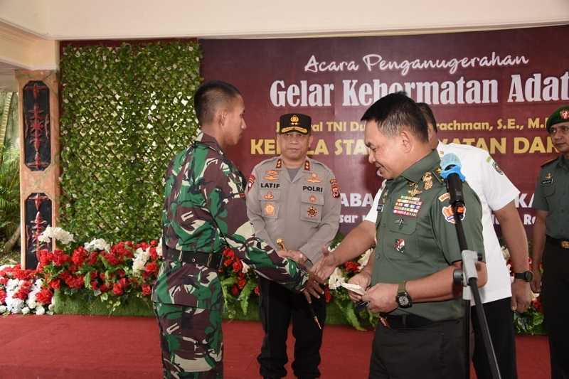 Kasad Wujudkan Mimpi Henz Songjanan Jadi Prajurit TNI AD