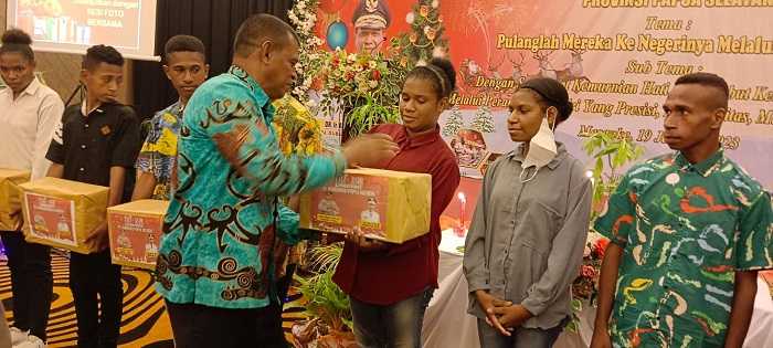 Kasrem 174/ATW Hadiri Ibadah Perayaan Natal Bersama Kapolda Papua