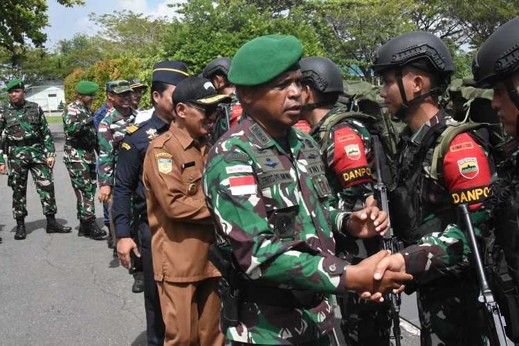 Kasrem 174/ATW Pimpin Penerimaan Satgas Pamtas Kewilayahan Yonif 125/Simbisa