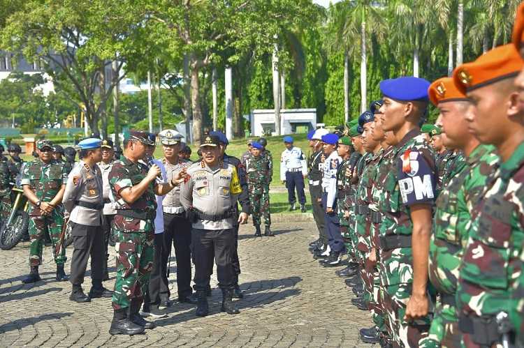 Kasum TNI dan Wakapolri Pimpin Apel Gelar Pasukan Operasi Lilin-2023 di Silang Monas Jakarta