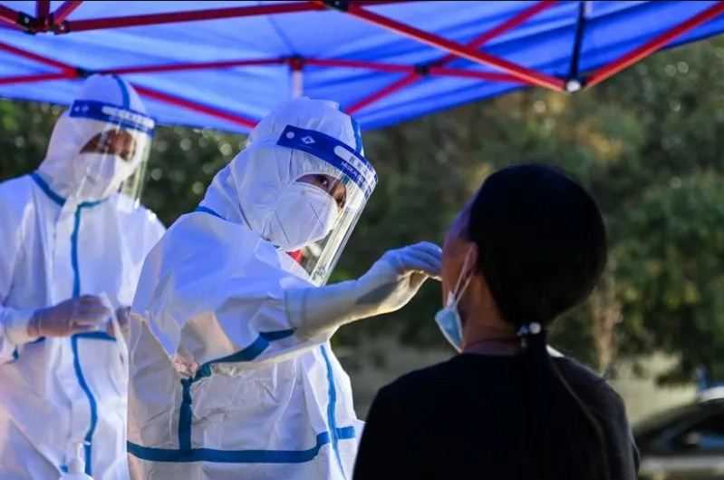 Kasus Covid-19 Menggila, Tiongkok Operasikan Rumah Sakit Darurat di Kota Perbatasan di Yunnan