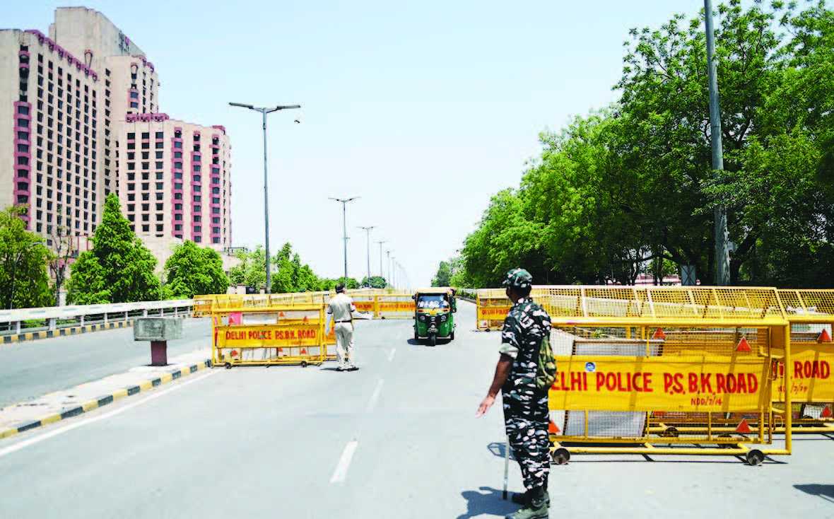 Kasus Covid-19 Meningkat Tajam, New Delhi 'Lockdown'