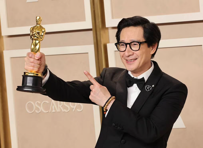 Ke Huy Quan: Dari Pengungsi Menjadi Peraih Oscar