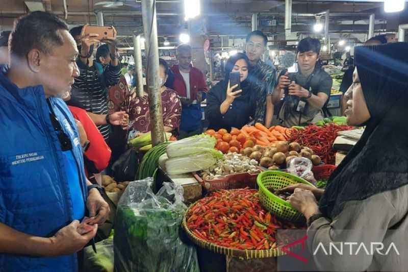 Ke Pasar Cisalak Depok, Mendag Zulkifli Hasan Pantau Harga Bahan Pokok