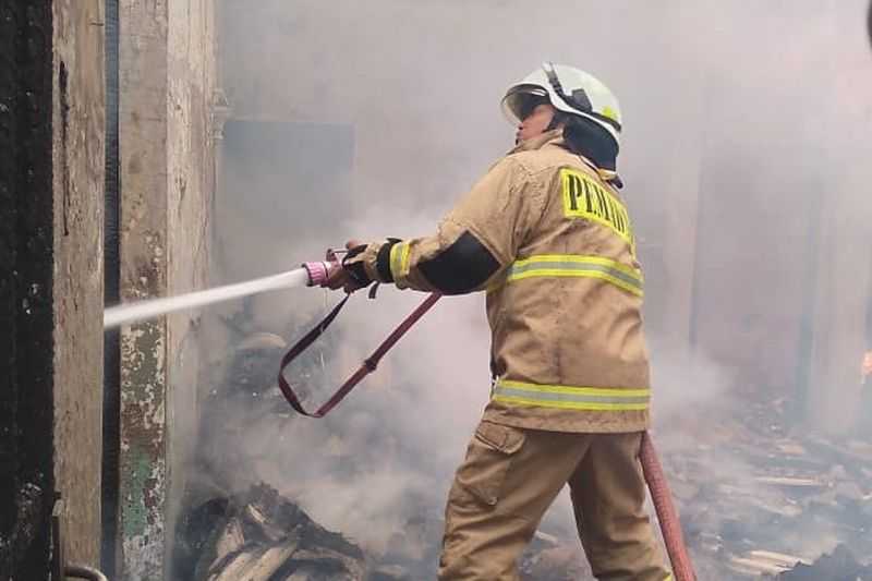 Kebakaran di Belakang RS Siloam Kebun Jeruk, 70 Personel Gulkarmat Dikerahkan