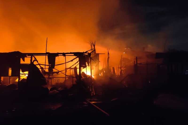 Kebakaran di Cakung Jakarta Timur Tadi Malam Bermula dari Sebuah Bengkel Mebel