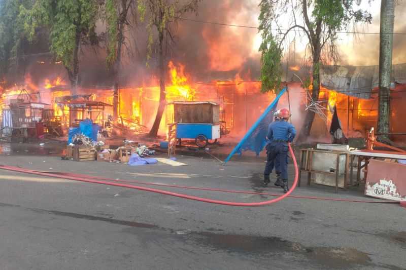 Kebakaran di Pasar Raya Padang, Puluhan Kios Ludes Dilalap Api