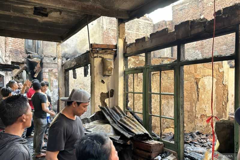 Kebakaran di Pemukiman Padat Bandung,12 Rumah Hangus Terbakar